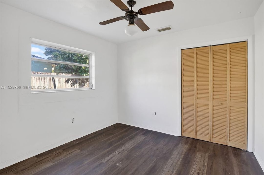 For Sale: $445,000 (3 beds, 2 baths, 1233 Square Feet)