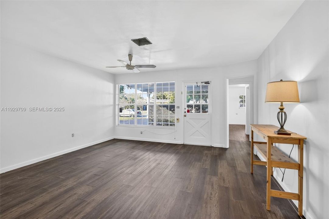 For Sale: $445,000 (3 beds, 2 baths, 1233 Square Feet)