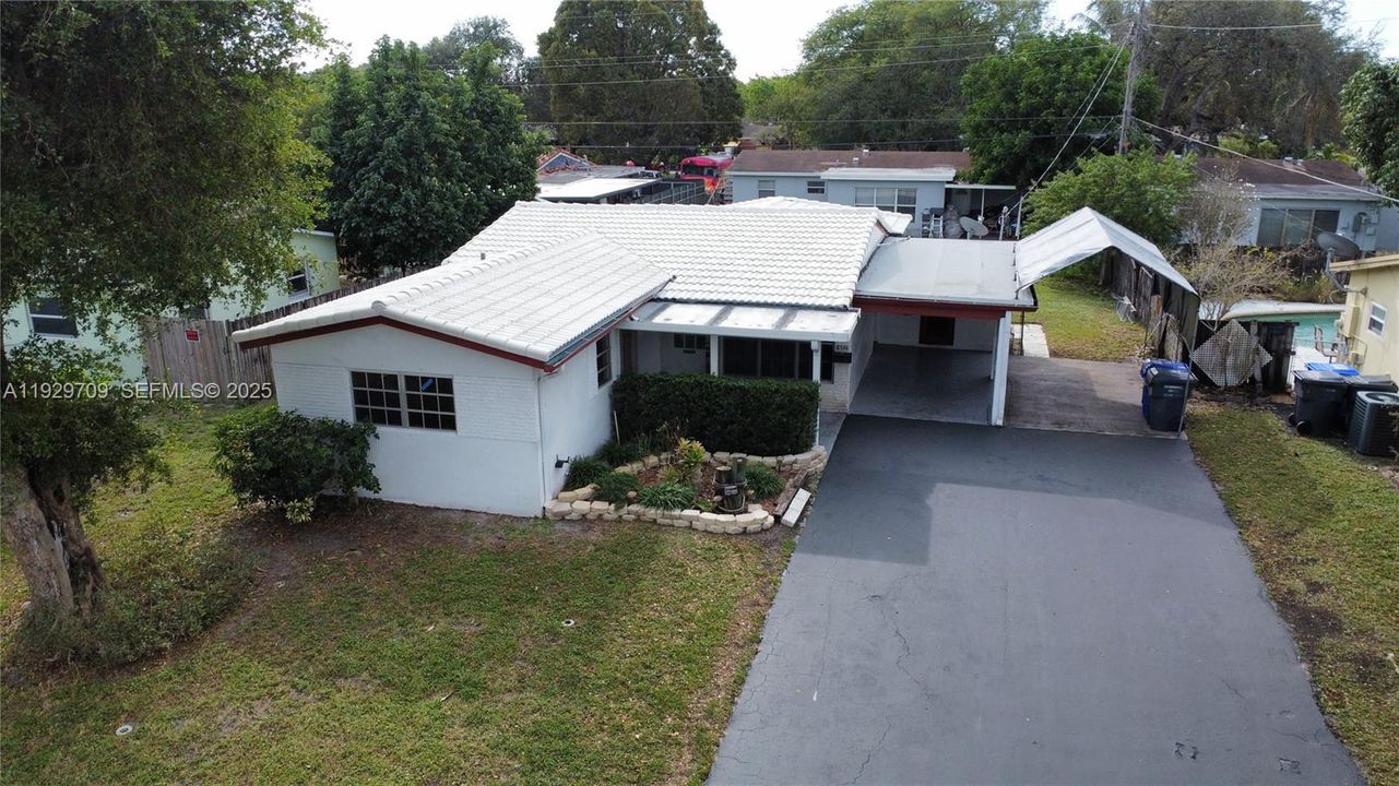 For Sale: $445,000 (3 beds, 2 baths, 1233 Square Feet)