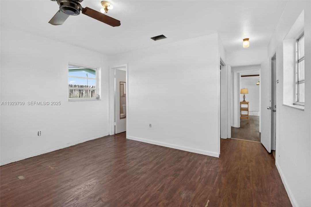 For Sale: $445,000 (3 beds, 2 baths, 1233 Square Feet)