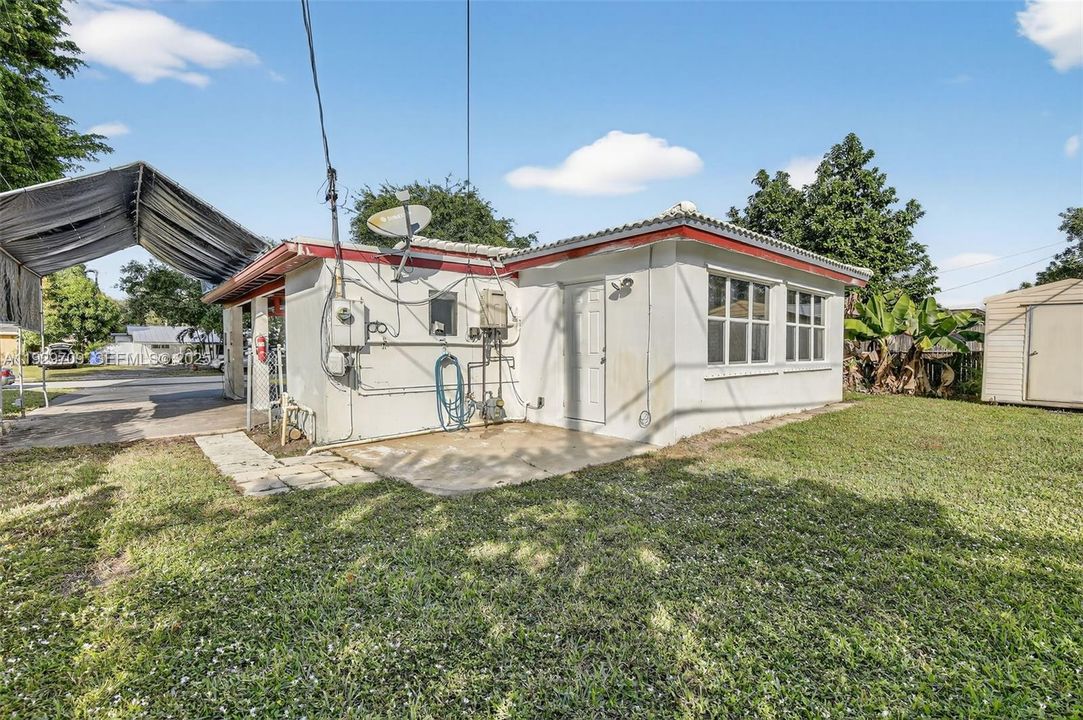 For Sale: $445,000 (3 beds, 2 baths, 1233 Square Feet)