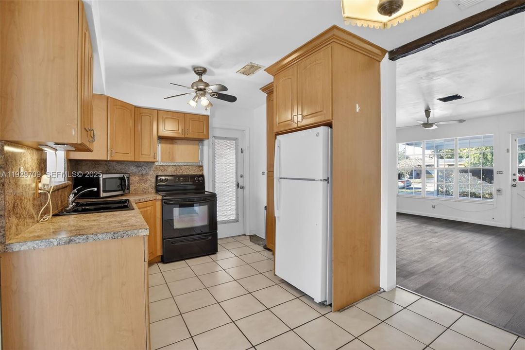 For Sale: $445,000 (3 beds, 2 baths, 1233 Square Feet)