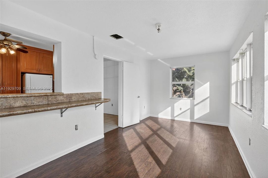 For Sale: $445,000 (3 beds, 2 baths, 1233 Square Feet)