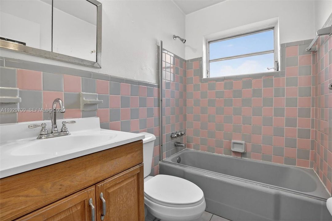 For Sale: $445,000 (3 beds, 2 baths, 1233 Square Feet)