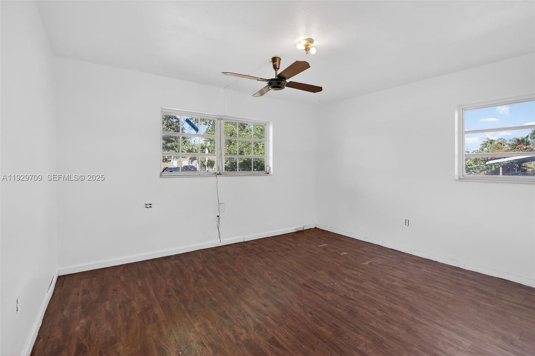 For Sale: $445,000 (3 beds, 2 baths, 1233 Square Feet)