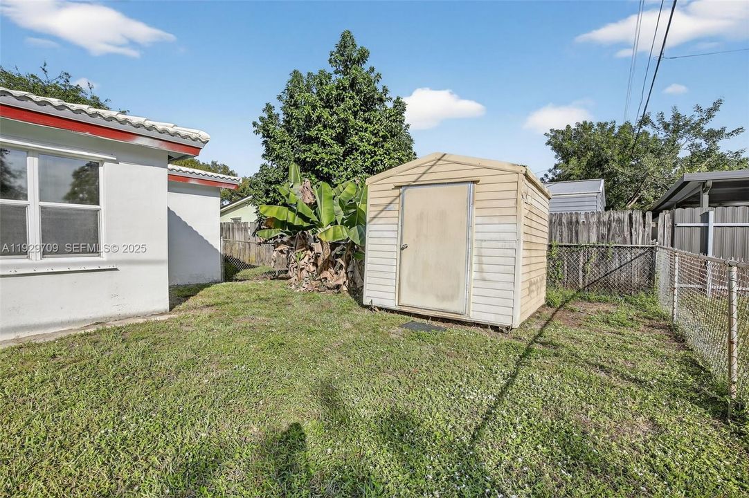 For Sale: $445,000 (3 beds, 2 baths, 1233 Square Feet)