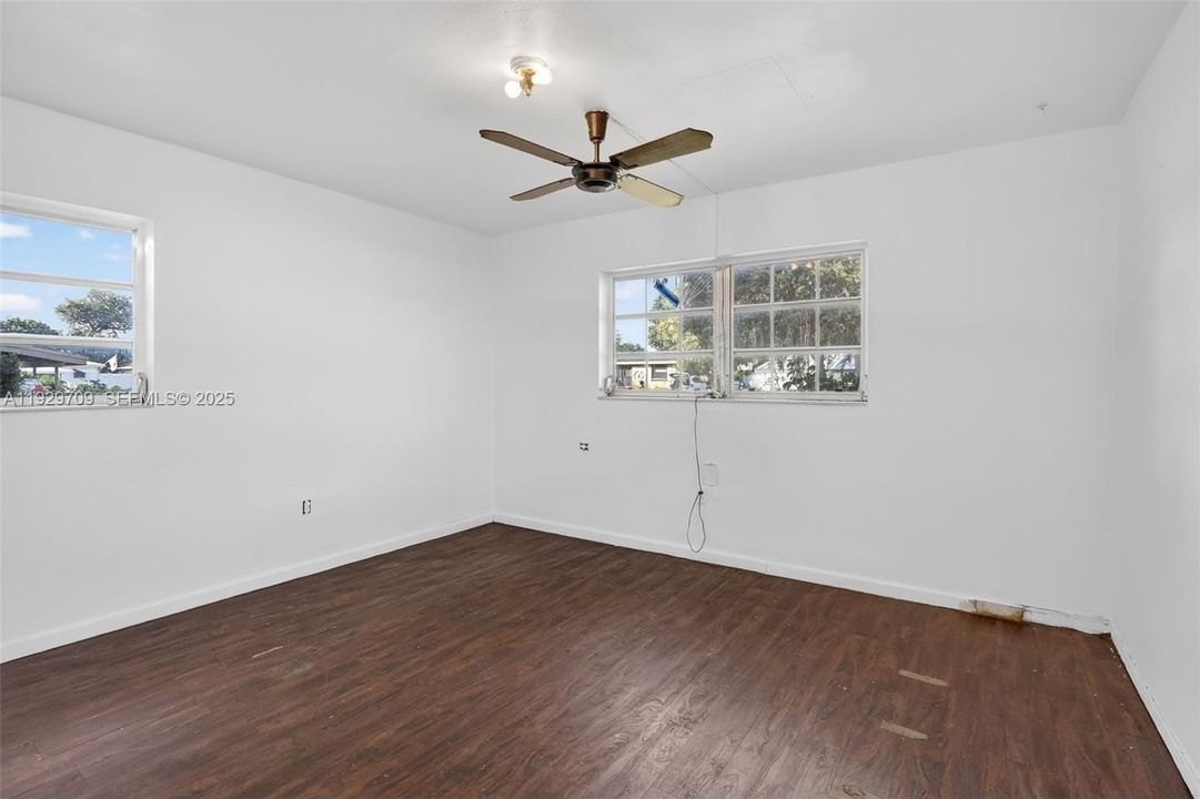 For Sale: $445,000 (3 beds, 2 baths, 1233 Square Feet)