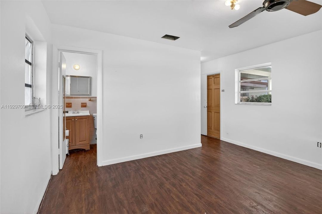 For Sale: $445,000 (3 beds, 2 baths, 1233 Square Feet)