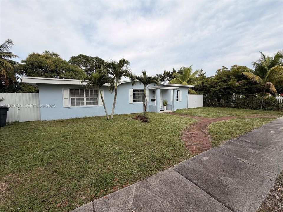 На продажу: $570,000 (3 спален, 2 ванн, 1515 Квадратных фут)