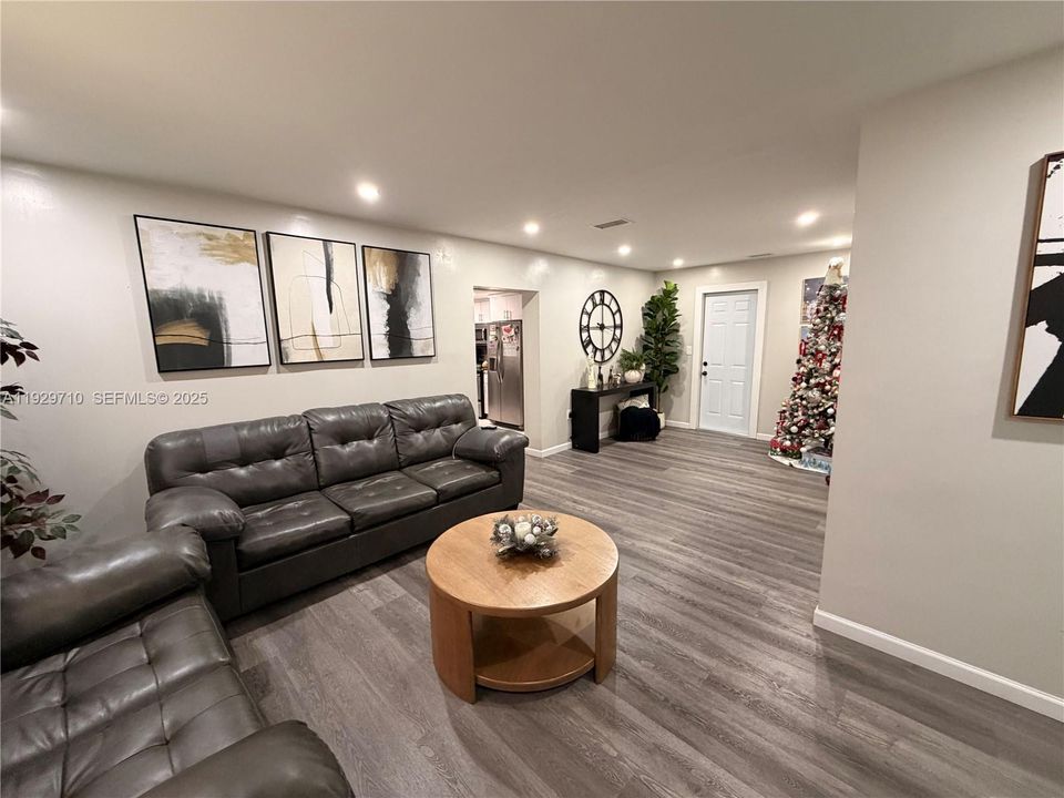 На продажу: $570,000 (3 спален, 2 ванн, 1515 Квадратных фут)