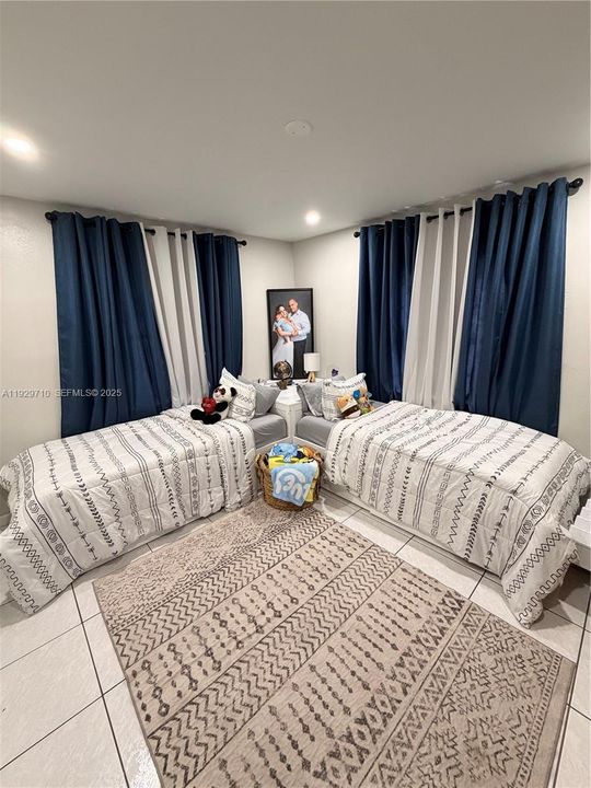 На продажу: $570,000 (3 спален, 2 ванн, 1515 Квадратных фут)