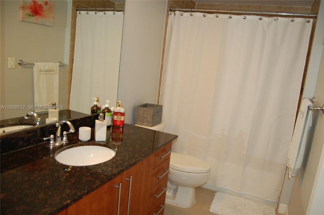 出租: $2,600 (1 贝兹, 1 浴室, 828 平方英尺)