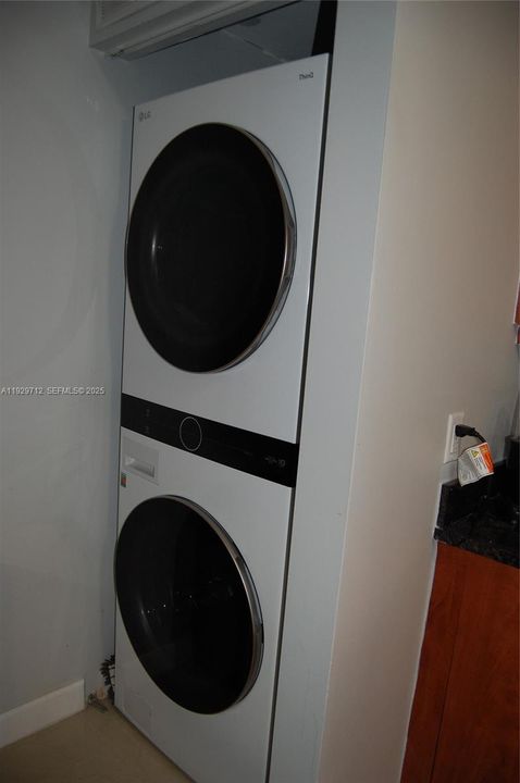 出租: $2,600 (1 贝兹, 1 浴室, 828 平方英尺)