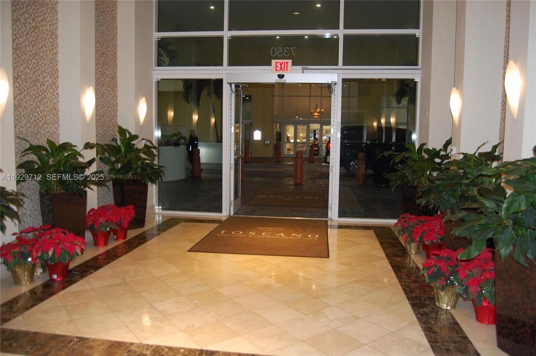 出租: $2,600 (1 贝兹, 1 浴室, 828 平方英尺)