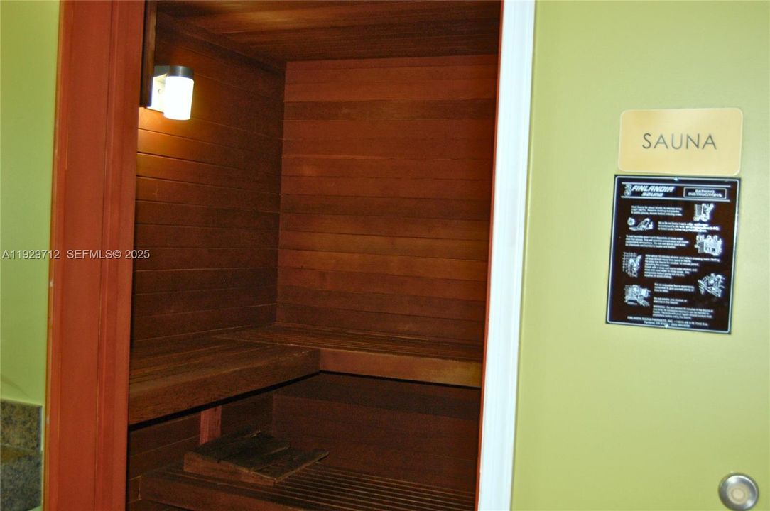 出租: $2,600 (1 贝兹, 1 浴室, 828 平方英尺)