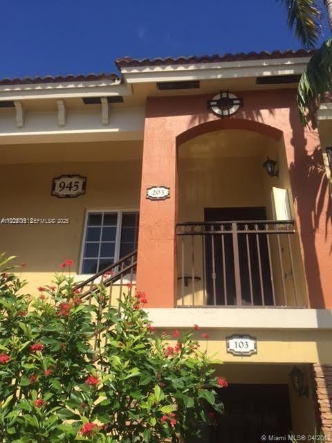 En Venta: $225,000 (2 camas, 2 baños, 910 Pies cuadrados)