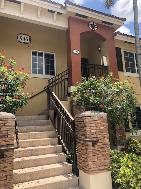 En Venta: $225,000 (2 camas, 2 baños, 910 Pies cuadrados)