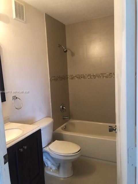 En Venta: $225,000 (2 camas, 2 baños, 910 Pies cuadrados)