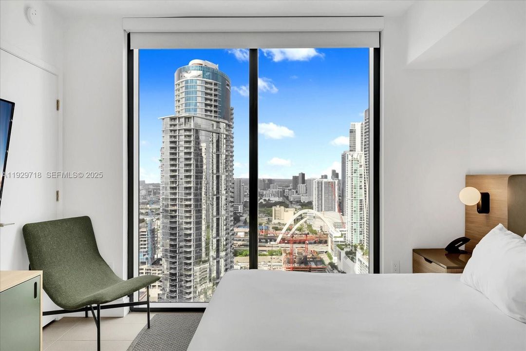 For Sale: $560,000 (1 beds, 1 baths, 584 Square Feet)