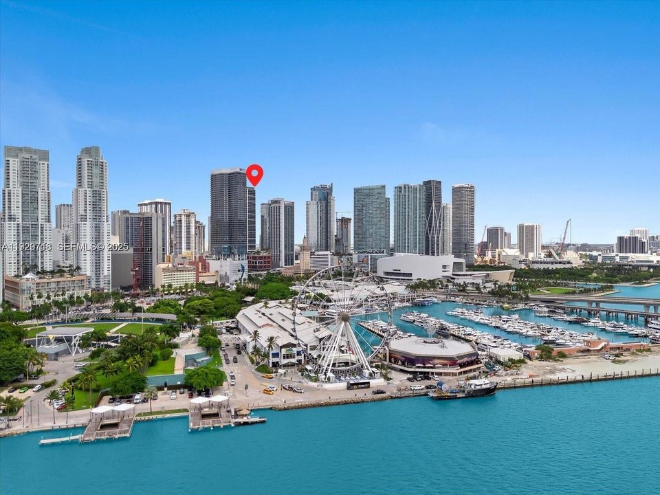 For Sale: $560,000 (1 beds, 1 baths, 584 Square Feet)