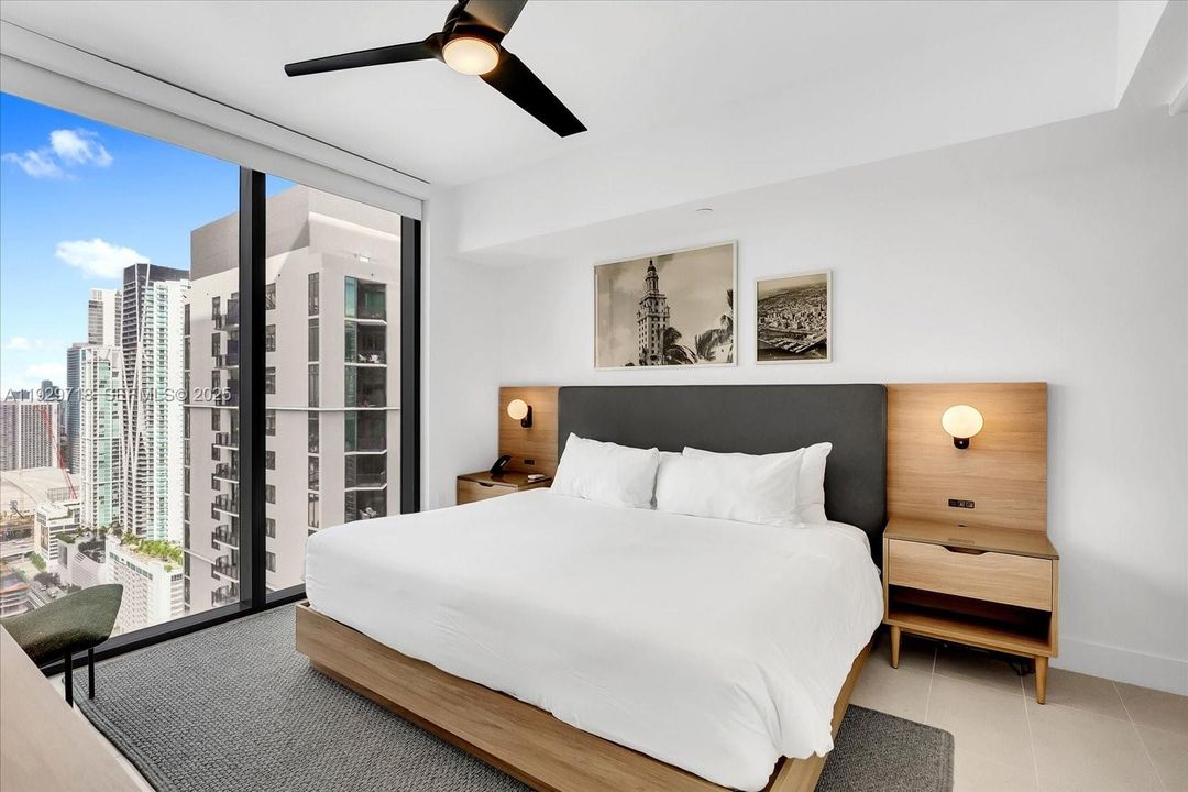 For Sale: $560,000 (1 beds, 1 baths, 584 Square Feet)