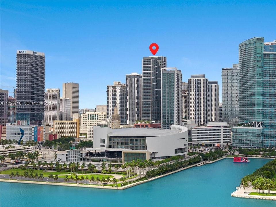 For Sale: $560,000 (1 beds, 1 baths, 584 Square Feet)