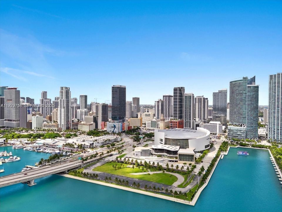 For Sale: $560,000 (1 beds, 1 baths, 584 Square Feet)