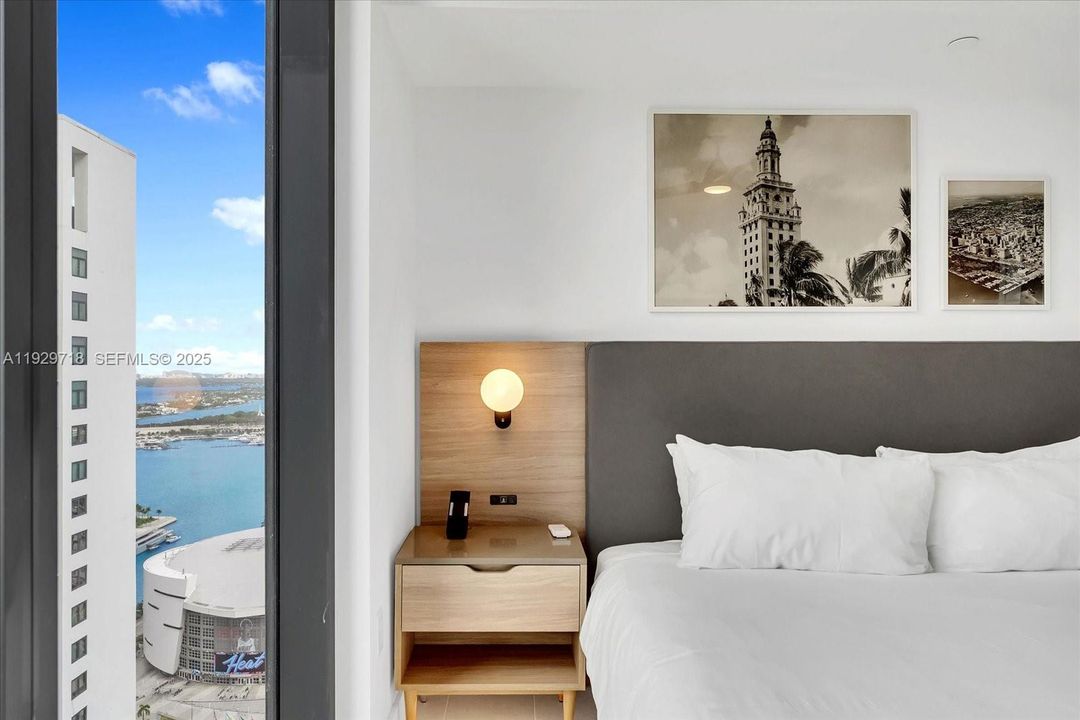 For Sale: $560,000 (1 beds, 1 baths, 584 Square Feet)