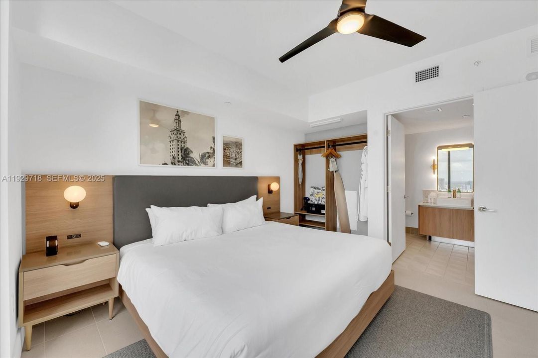 For Sale: $560,000 (1 beds, 1 baths, 584 Square Feet)