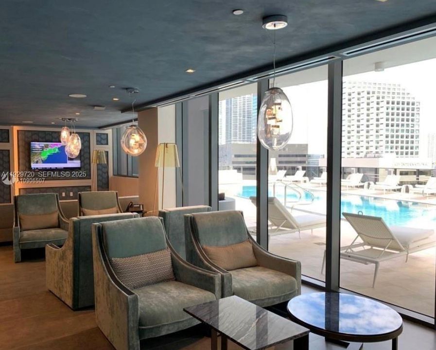 For Rent: $5,000 (1 beds, 1 baths, 839 Square Feet)