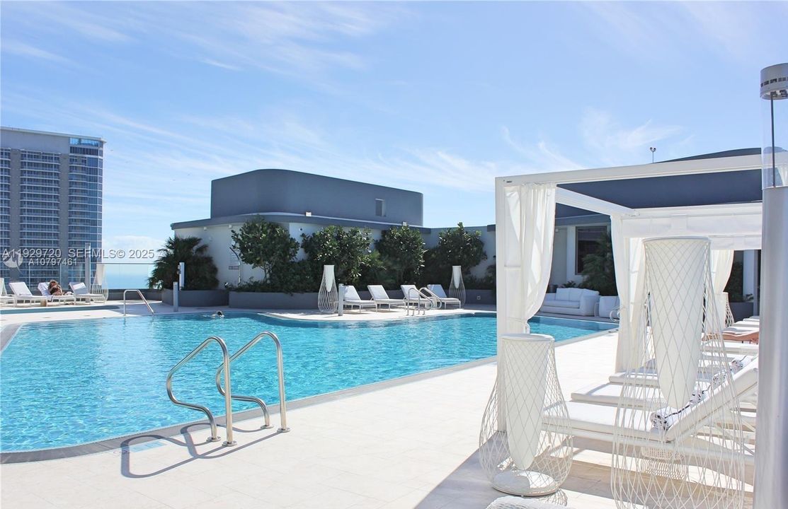 For Rent: $5,000 (1 beds, 1 baths, 839 Square Feet)