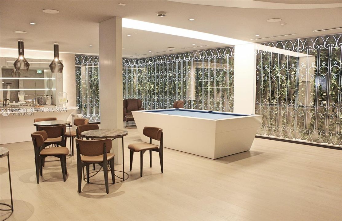 For Rent: $5,000 (1 beds, 1 baths, 839 Square Feet)