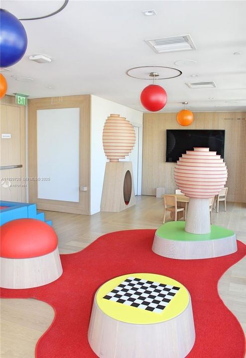 For Rent: $5,000 (1 beds, 1 baths, 839 Square Feet)