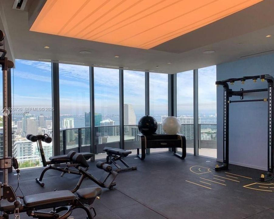 For Rent: $5,000 (1 beds, 1 baths, 839 Square Feet)