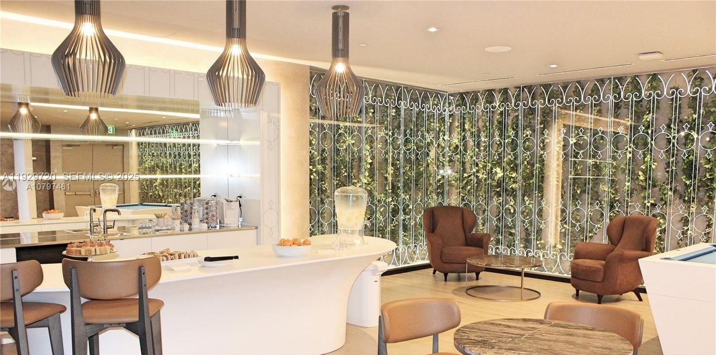 For Rent: $5,000 (1 beds, 1 baths, 839 Square Feet)