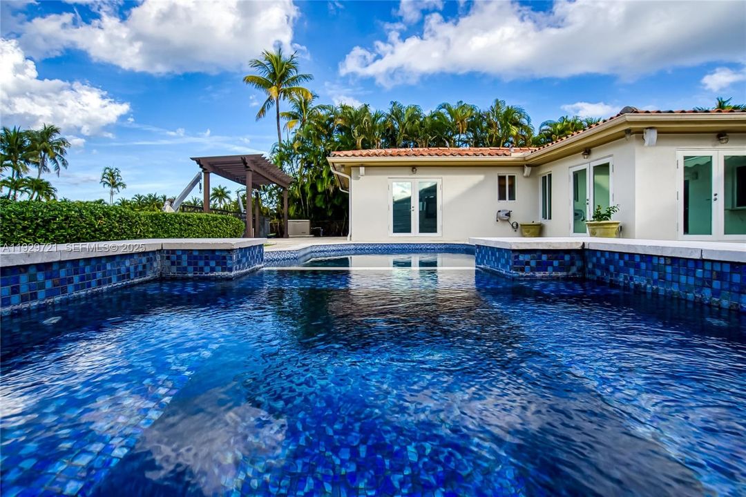 En Renta: $14,000 (4 camas, 4 baños, 2620 Pies cuadrados)