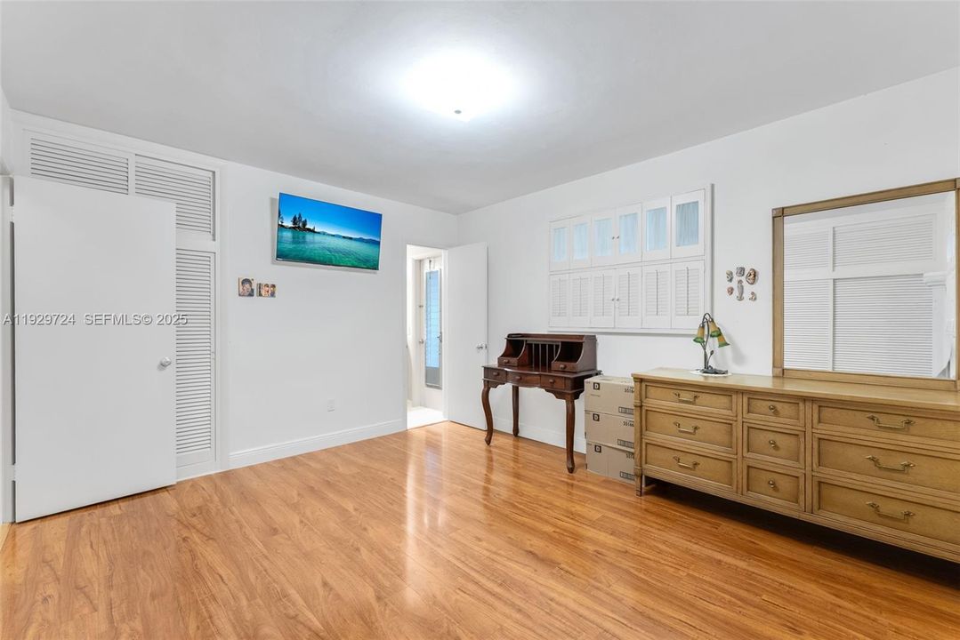 待售: $999,900 (3 贝兹, 2 浴室, 1296 平方英尺)