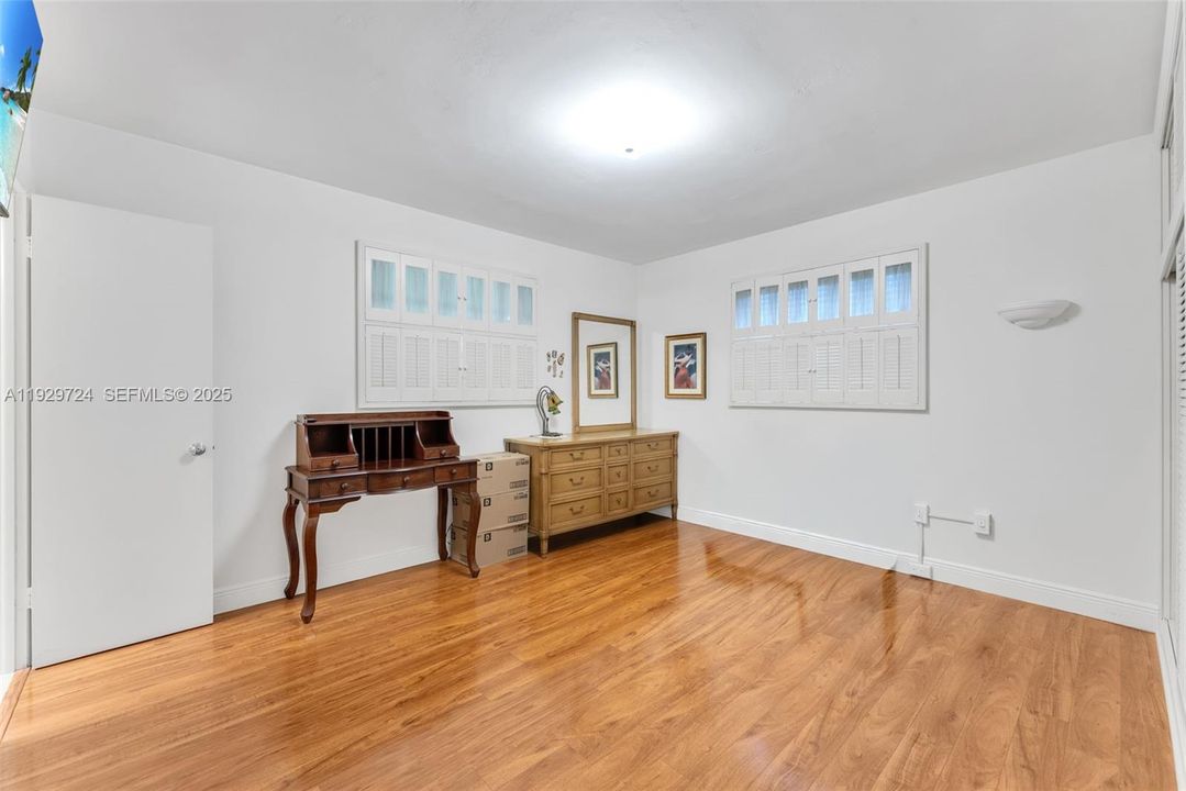 待售: $999,900 (3 贝兹, 2 浴室, 1296 平方英尺)