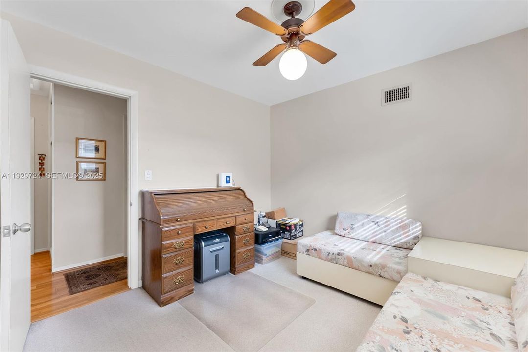 待售: $999,900 (3 贝兹, 2 浴室, 1296 平方英尺)