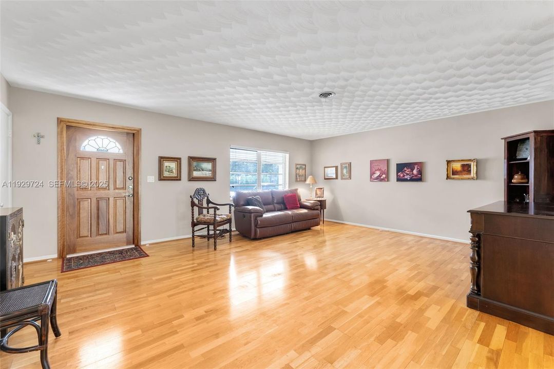 待售: $999,900 (3 贝兹, 2 浴室, 1296 平方英尺)