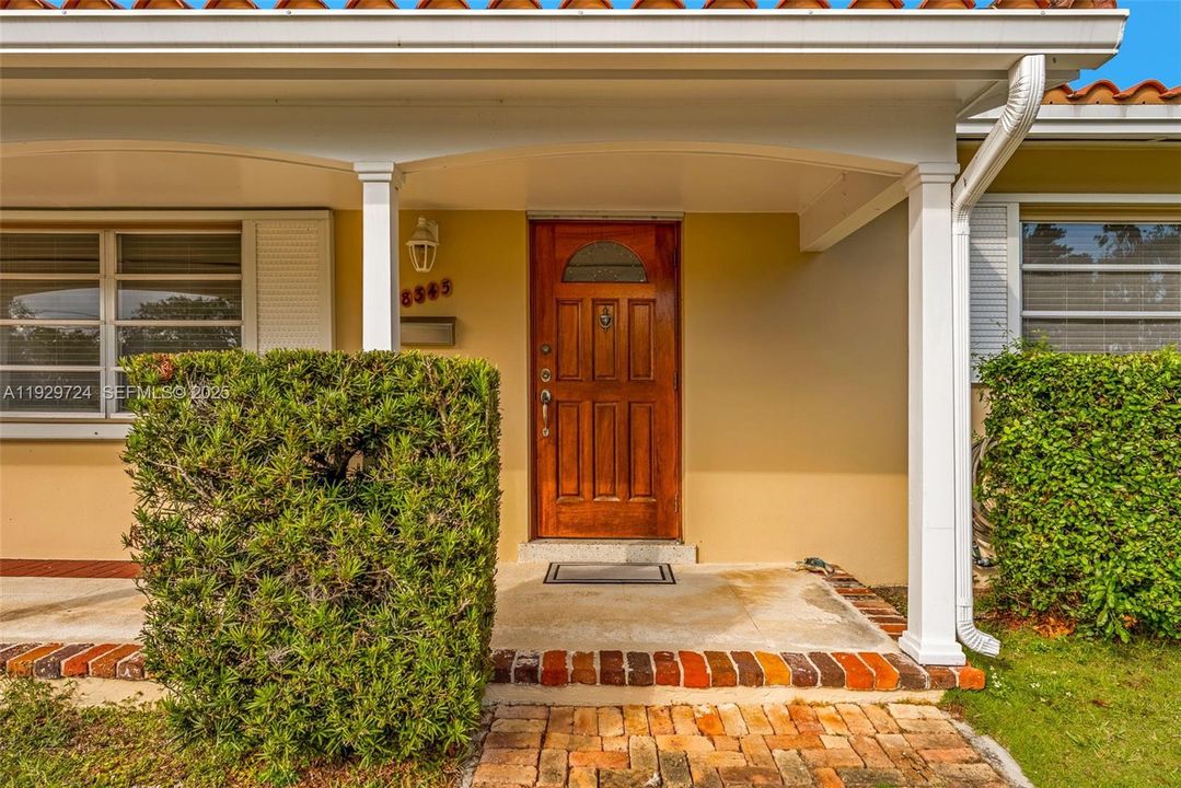 待售: $999,900 (3 贝兹, 2 浴室, 1296 平方英尺)