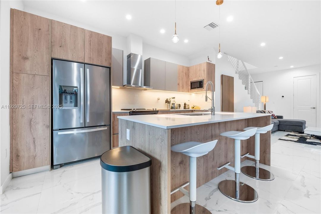 待售: $1,395,000 (4 贝兹, 3 浴室, 2324 平方英尺)