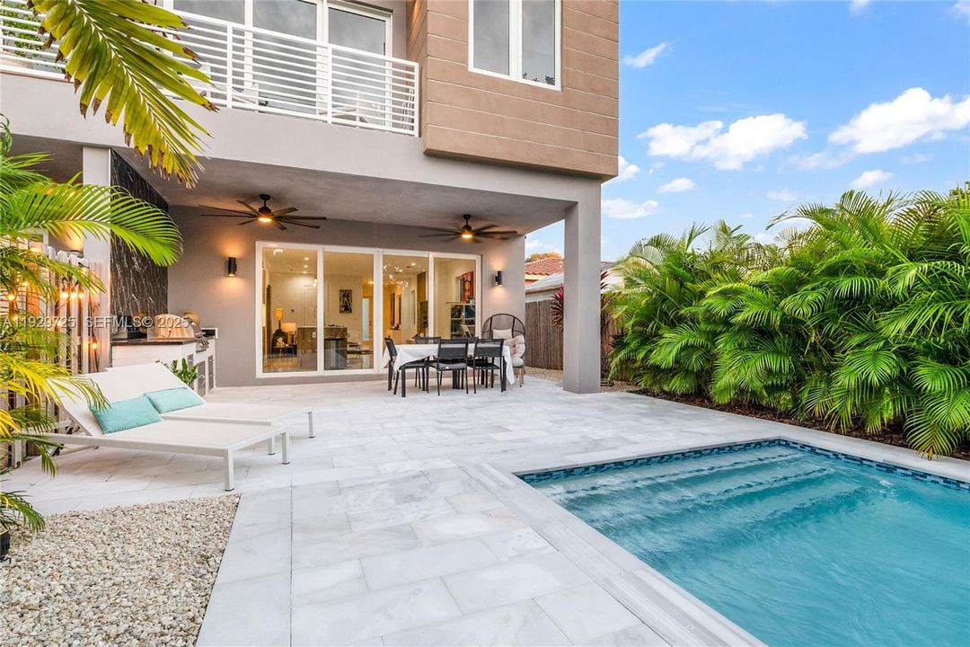 待售: $1,395,000 (4 贝兹, 3 浴室, 2324 平方英尺)