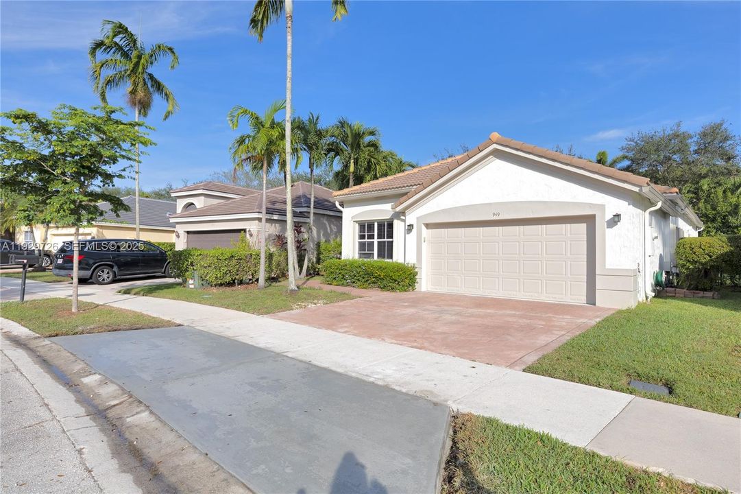 For Rent: $4,000 (3 beds, 2 baths, 1628 Square Feet)