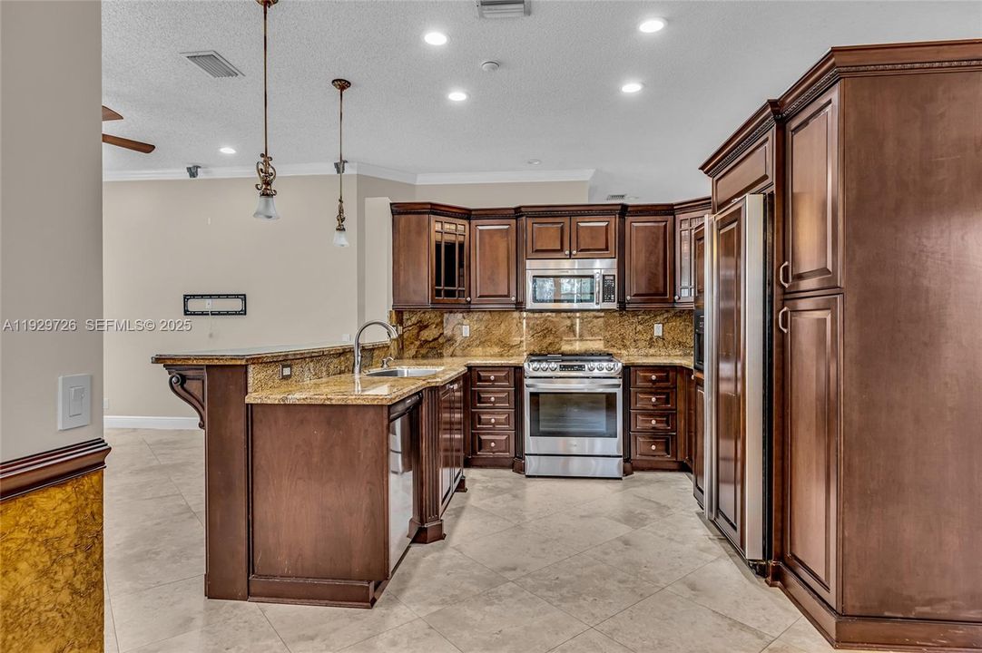 For Rent: $4,000 (3 beds, 2 baths, 1628 Square Feet)