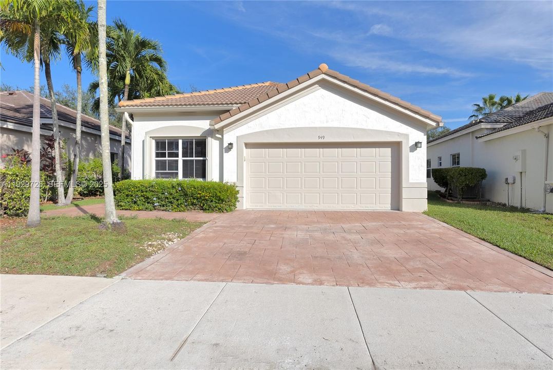 For Rent: $4,000 (3 beds, 2 baths, 1628 Square Feet)