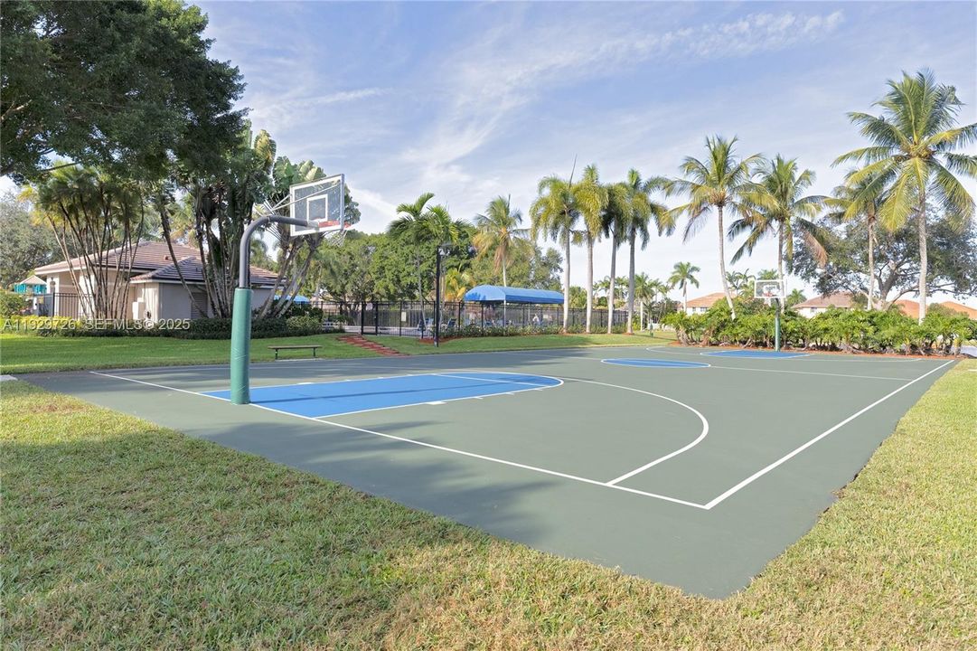 For Rent: $4,000 (3 beds, 2 baths, 1628 Square Feet)