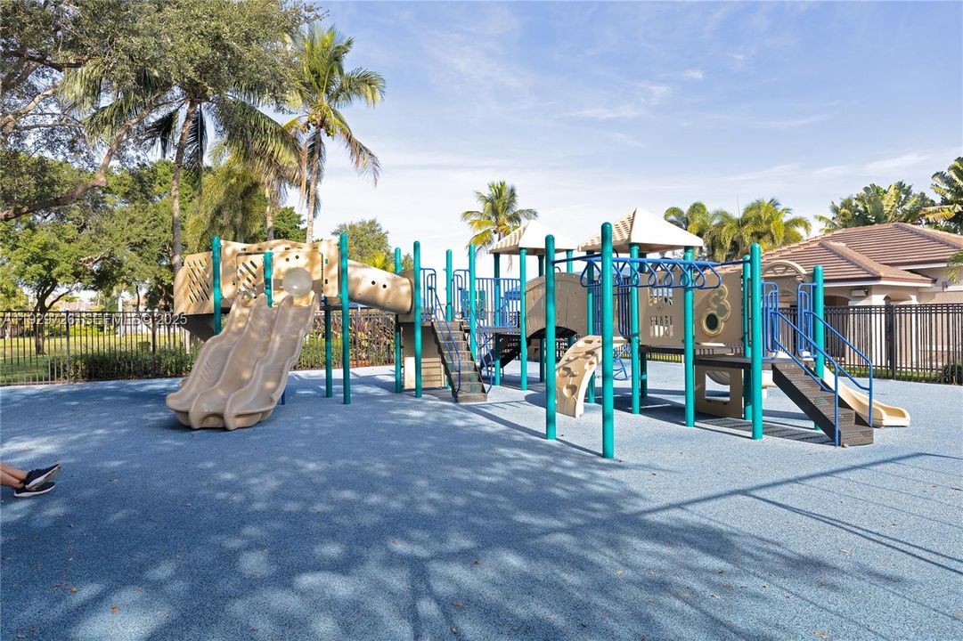 For Rent: $4,000 (3 beds, 2 baths, 1628 Square Feet)