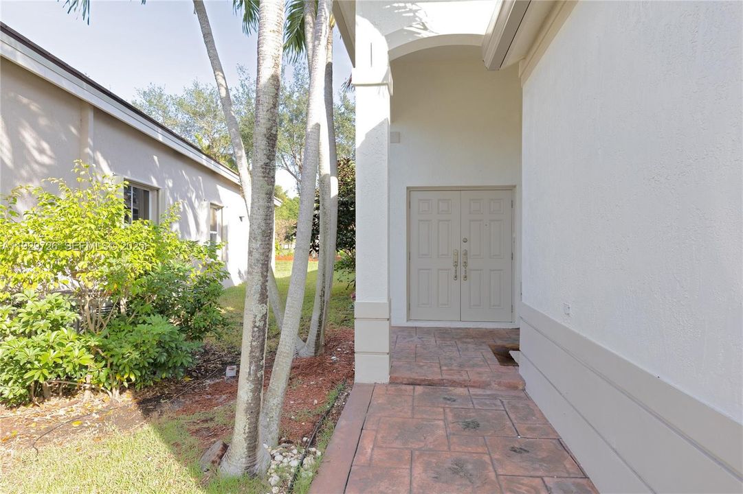 For Rent: $4,000 (3 beds, 2 baths, 1628 Square Feet)