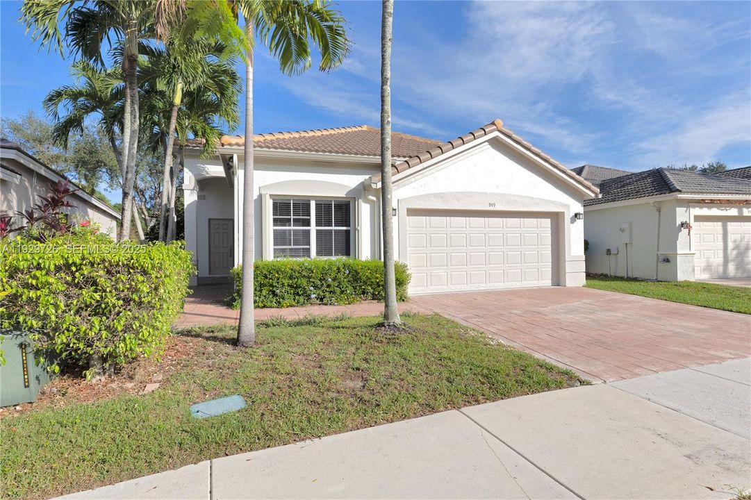 For Rent: $4,000 (3 beds, 2 baths, 1628 Square Feet)